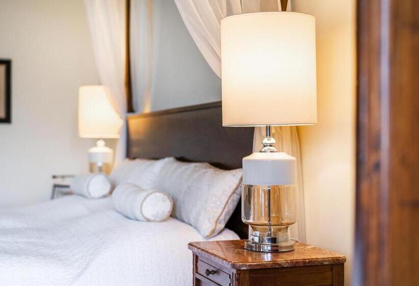 هتل Zámek Dobřenice