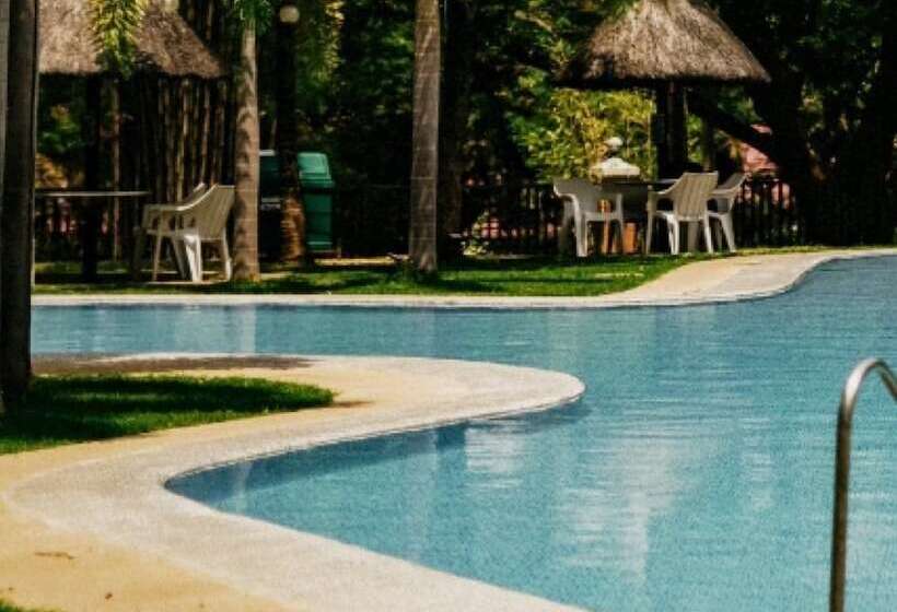 هتل Emerald Manor