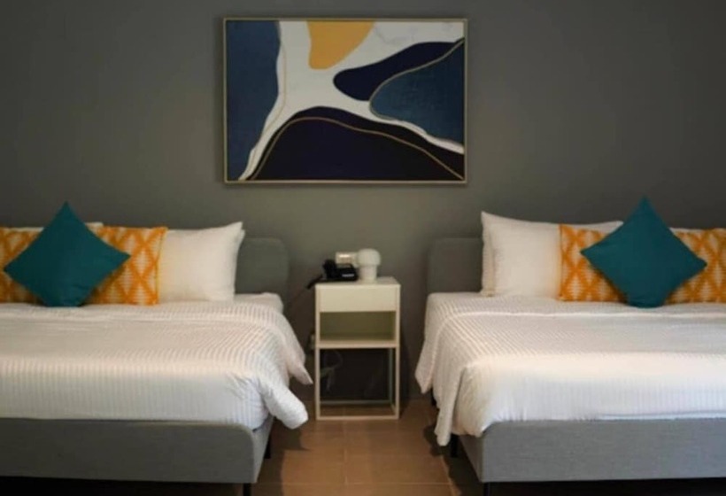 هتل Emerald Manor