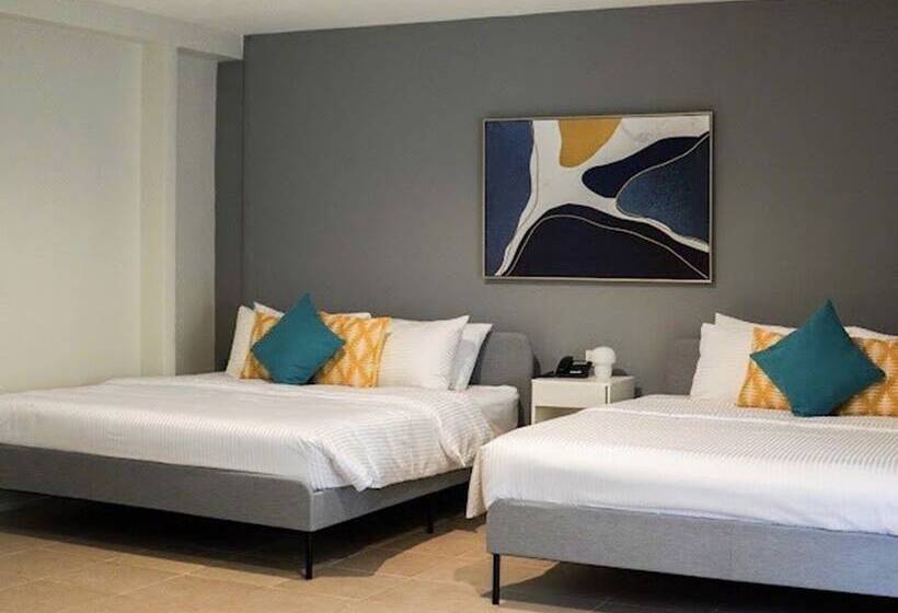 هتل Emerald Manor