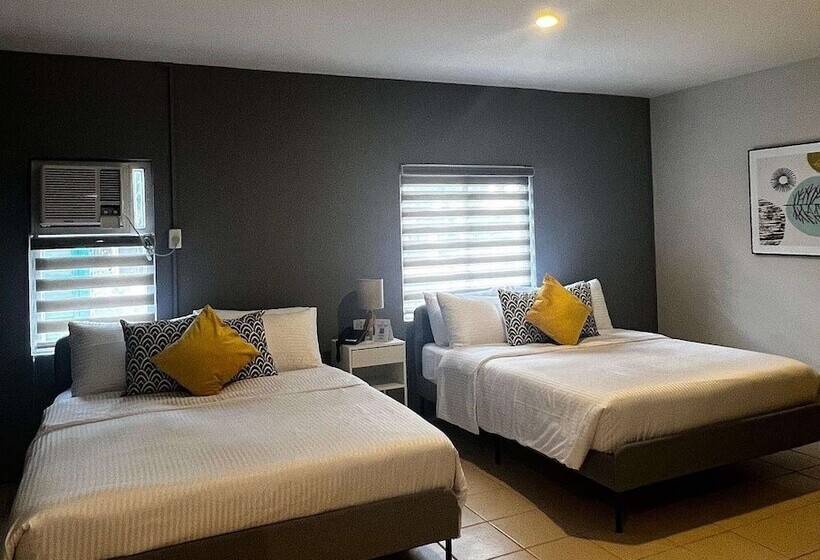 هتل Emerald Manor