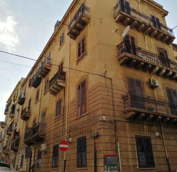 پانسیون Guastella House