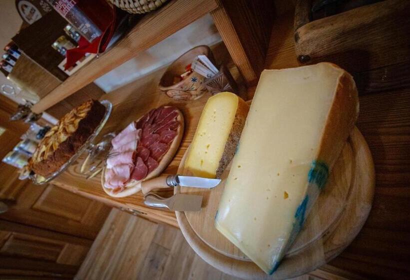 بنسيون Le Coin Des Mélèzes   Nature, Trek & Ski