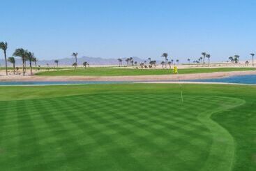 هتل Ancient Sands Golf Resort And Residences