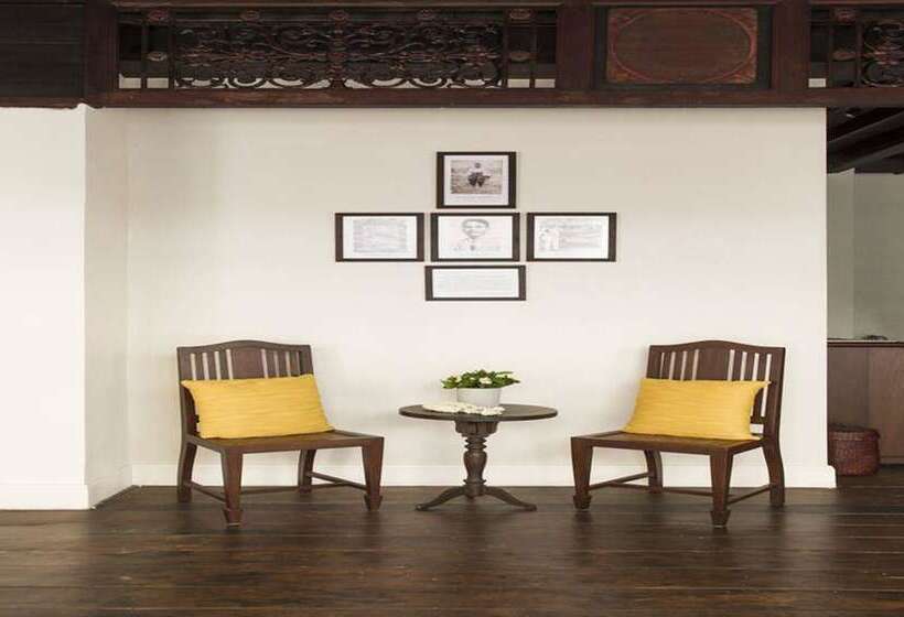 هتل Baan Luang Rajamaitri Historic Inn