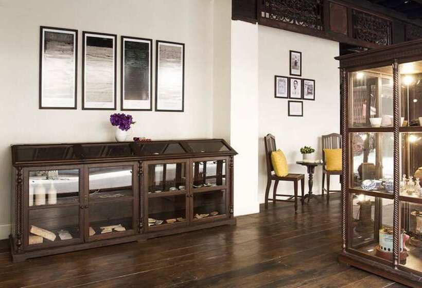 هتل Baan Luang Rajamaitri Historic Inn