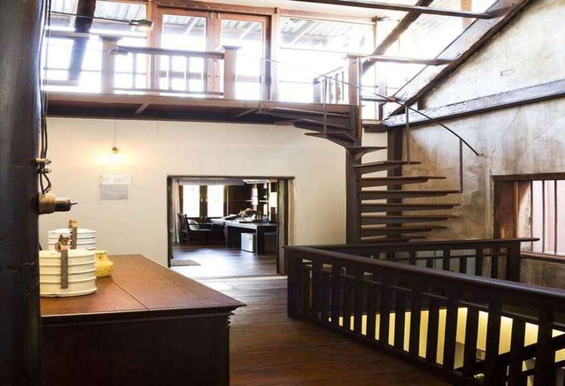 هتل Baan Luang Rajamaitri Historic Inn
