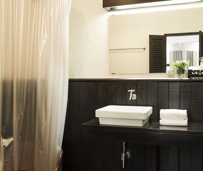 هتل Baan Luang Rajamaitri Historic Inn