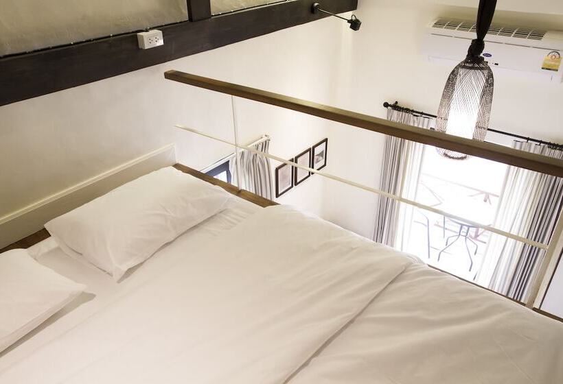 هتل Baan Luang Rajamaitri Historic Inn