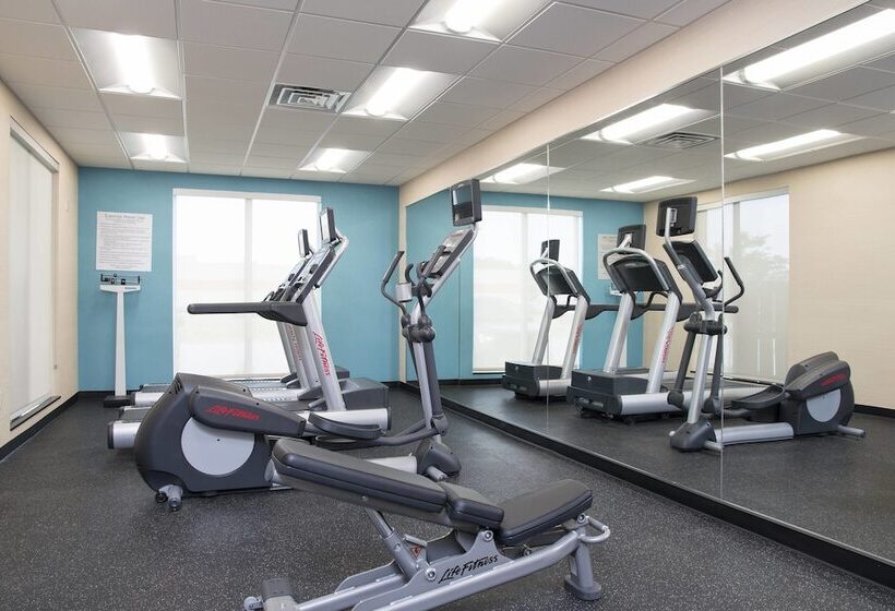 هتل Fairfield Inn & Suites By Marriott Jackson Clinton