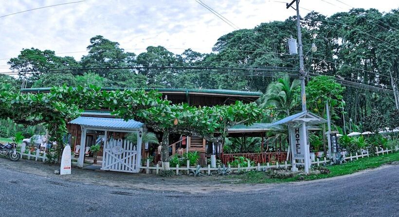 هتل La Isla Inn