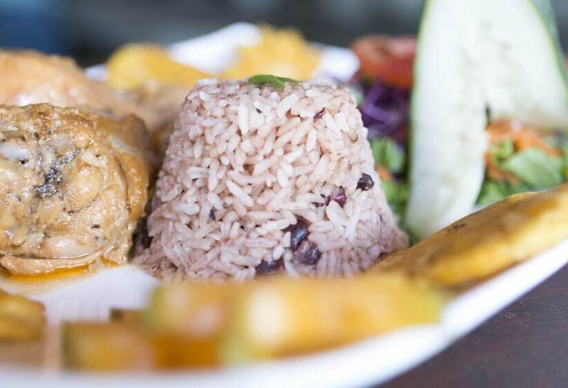 هتل La Isla Inn