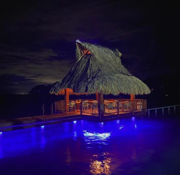 هتل Isla Del Sol
