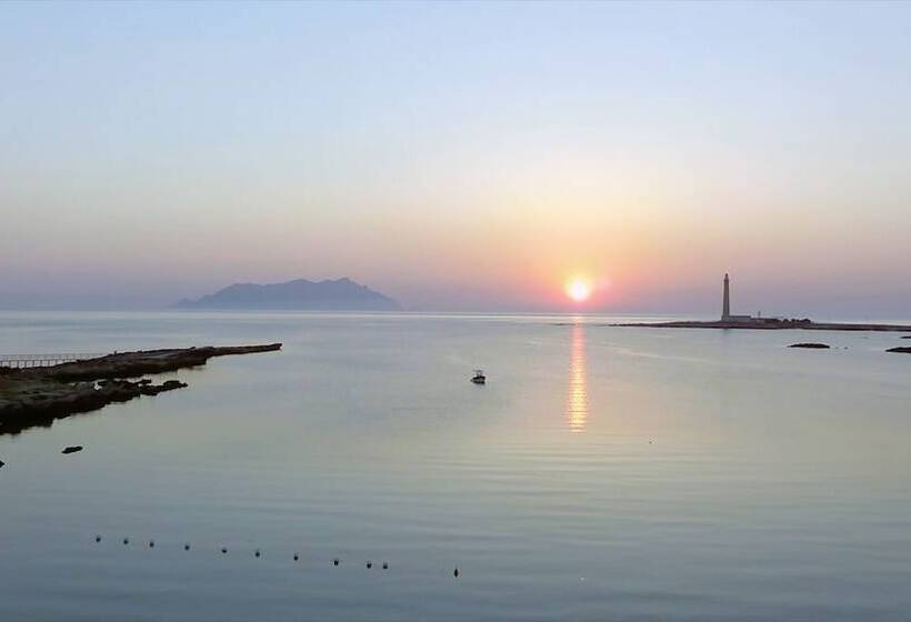 هتل Villaggio Approdo Di Ulisse