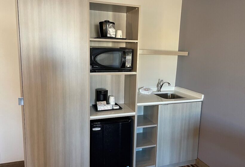 Отель Coratel Inn & Suites By Jasper Rochester