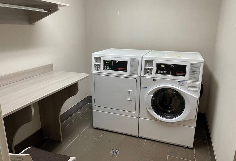 Отель Coratel Inn & Suites By Jasper Rochester