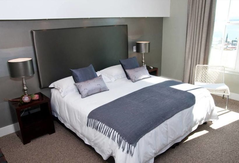 פנסיון 94 On Rodger