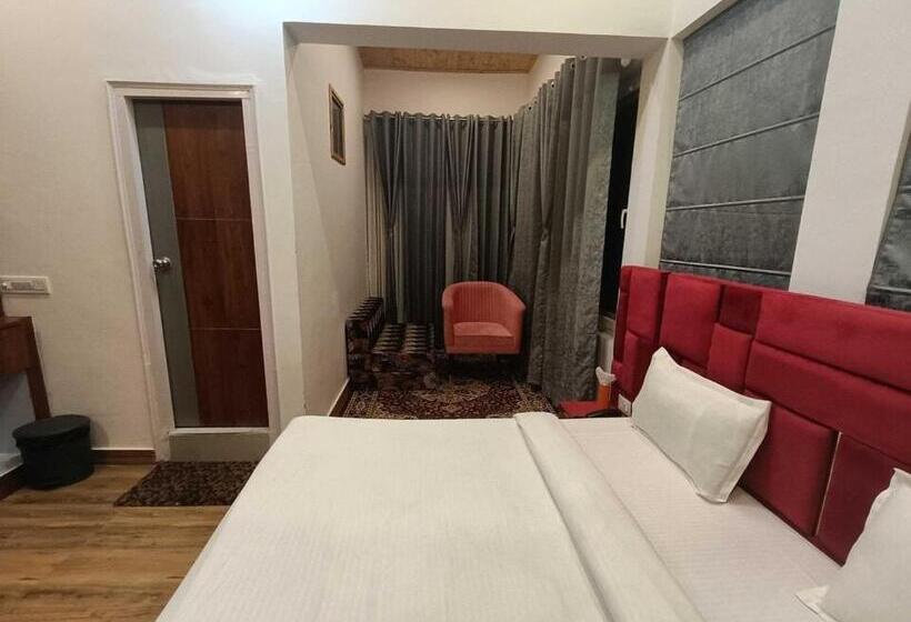 فندق Collection O The Maan Resort