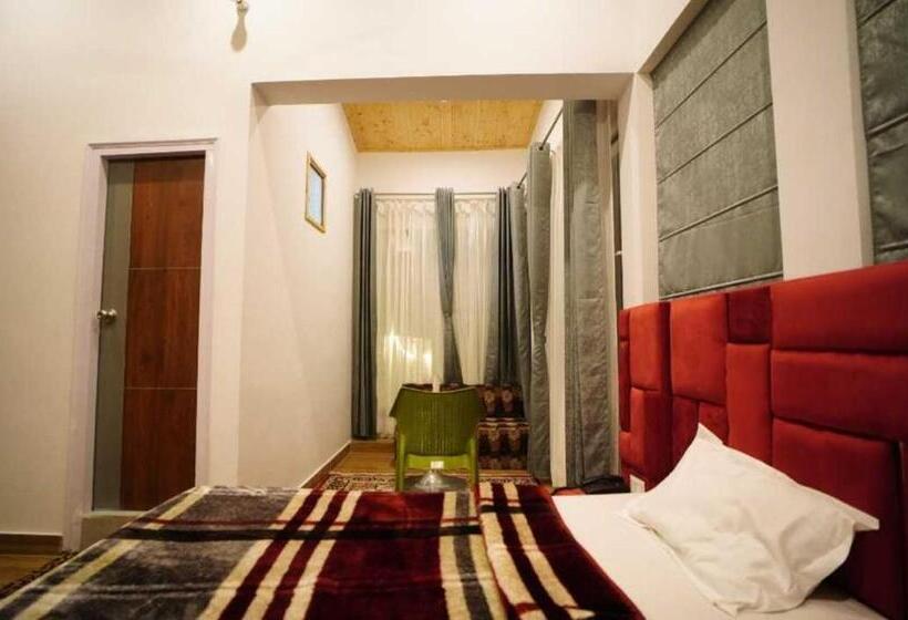 فندق Collection O The Maan Resort