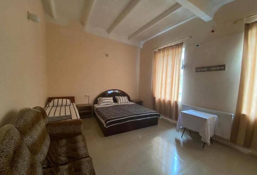 Hostel Golden Fleece