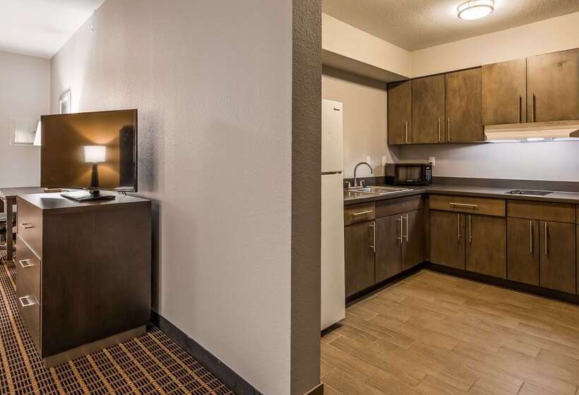 هتل Best Western Plus Lampasas Inn & Suites