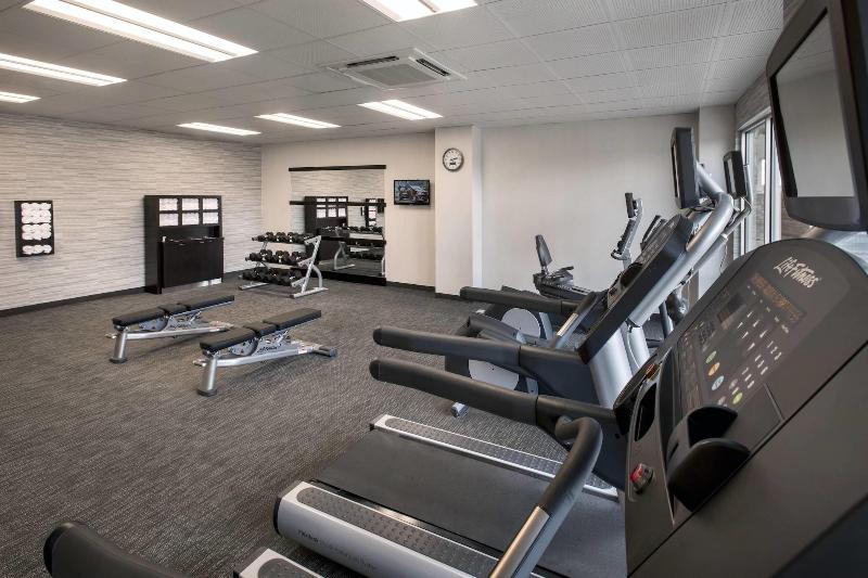 فندق Courtyard By Marriott Schenectady At Mohawk Harbor