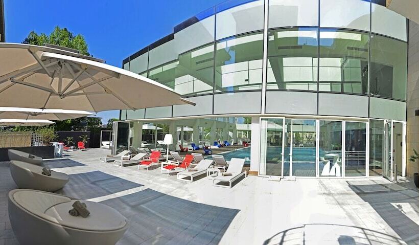 ホテル The Biltmore  Tbilisi