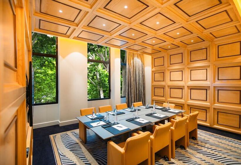 ホテル The Biltmore  Tbilisi