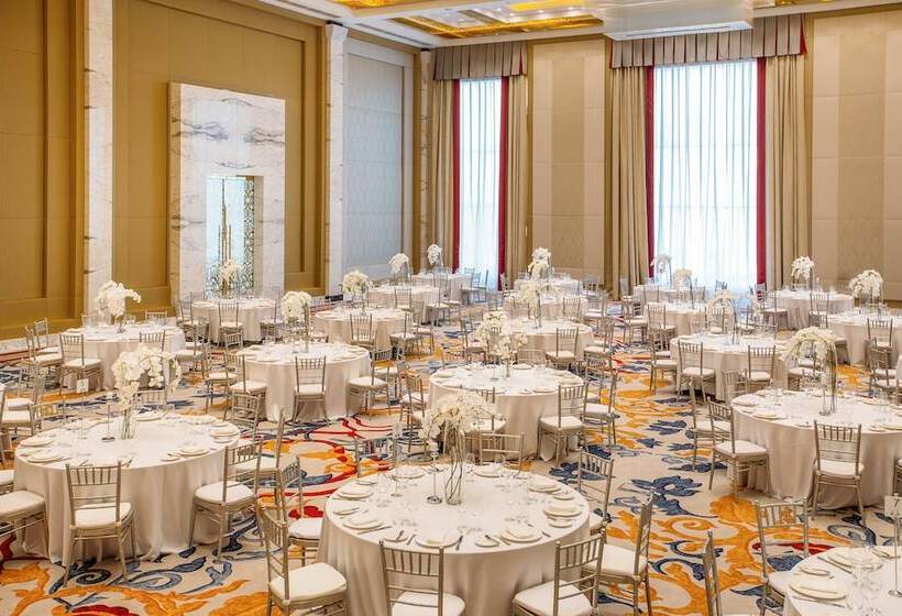 ホテル The Biltmore  Tbilisi