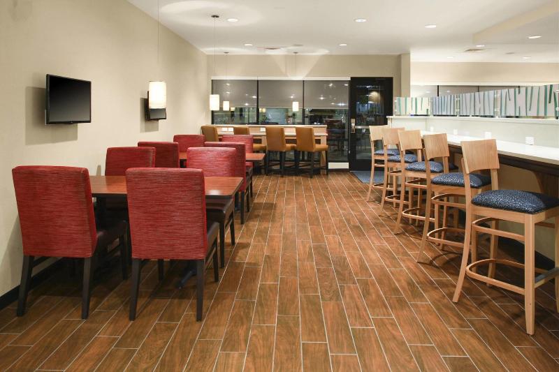 هتل Towneplace Suites By Marriott Macon Mercer University