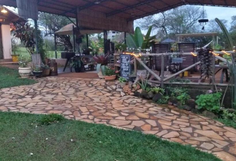 ユースホステル Estância Das Angolas   Inhotim