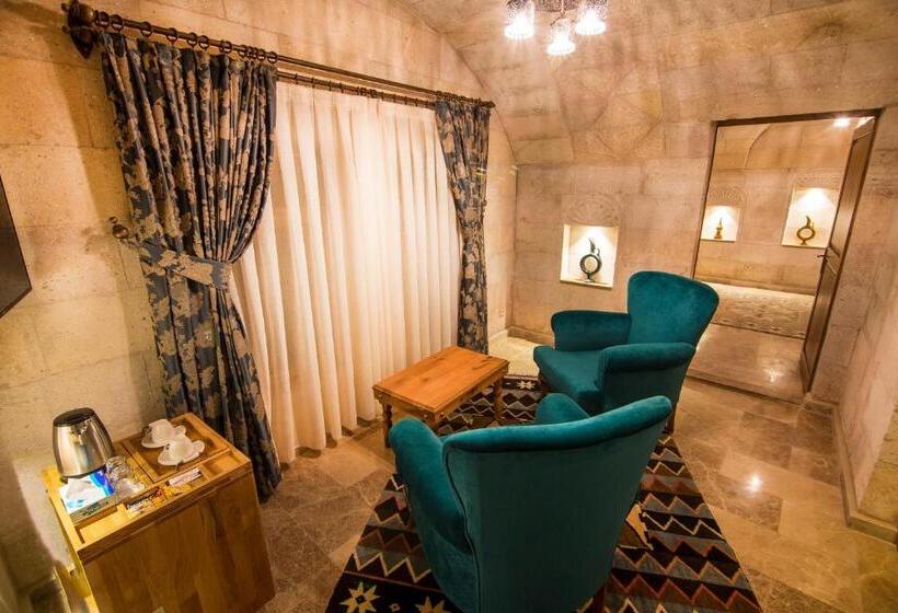 Caldera Cave Hotel & Restaurant