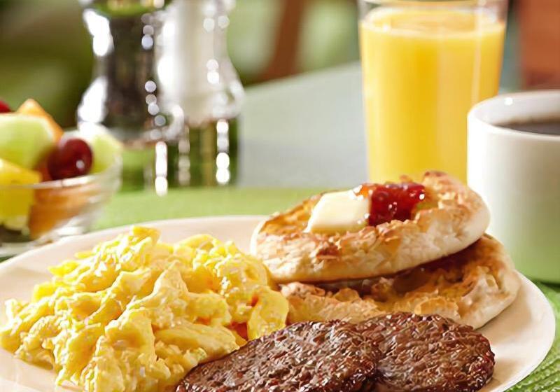 Отель Fairfield Inn & Suites Farmington