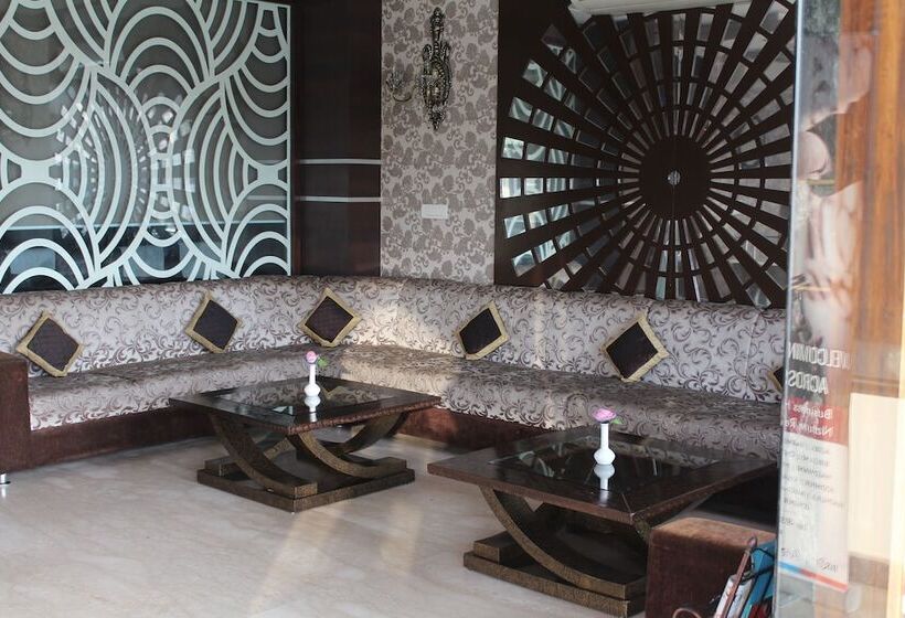 Fotos del hotel R K Palace:  17