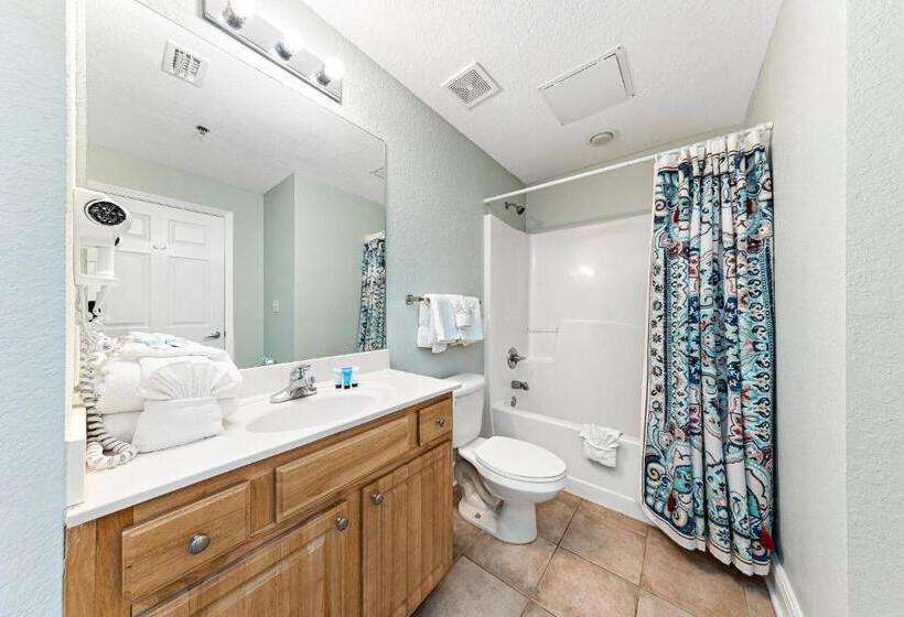 Crystal Shores West 202