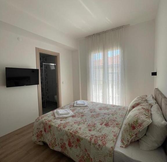 تختخواب و صبحانه Adil Otel