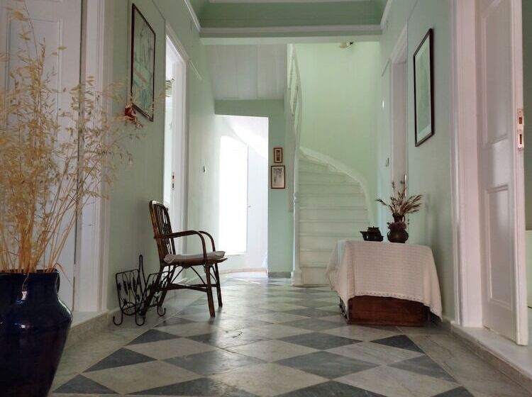 تختخواب و صبحانه Eolos House Cunda