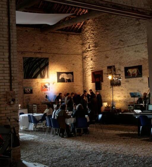 تختخواب و صبحانه La Grange En Champagne