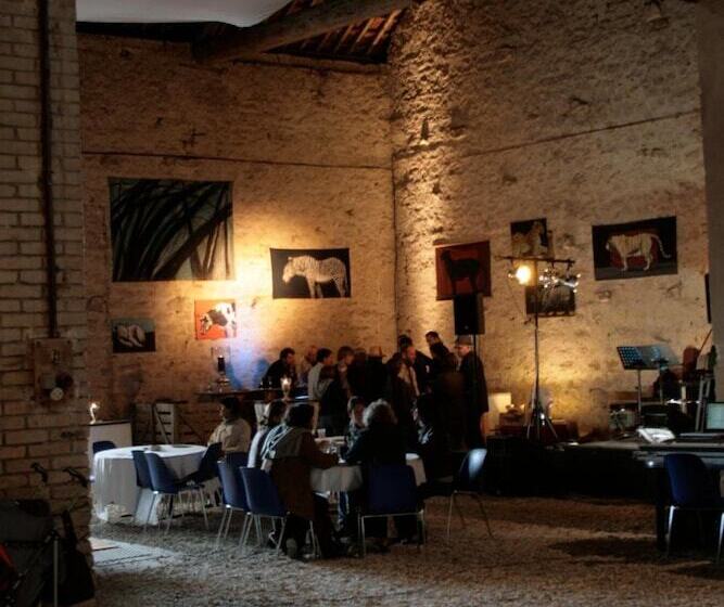 تختخواب و صبحانه La Grange En Champagne