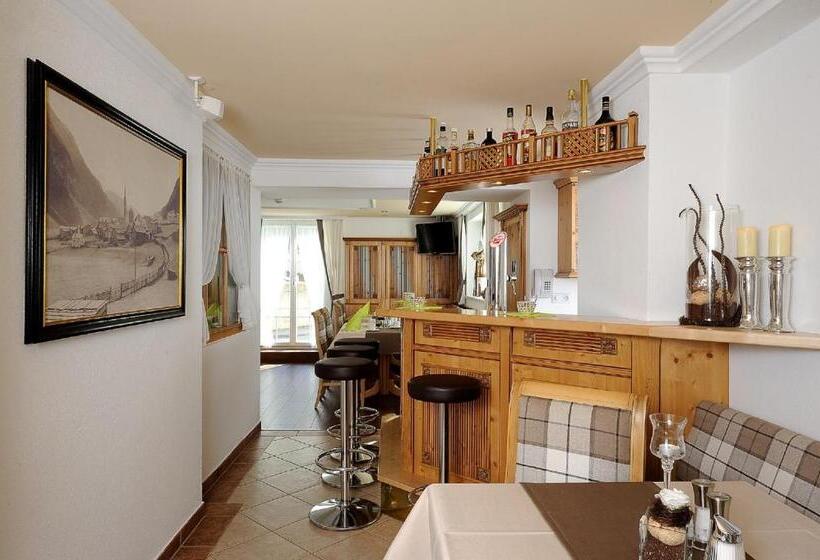 هتل Garni Valülla