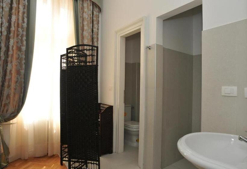هتل Le Petit Chateau