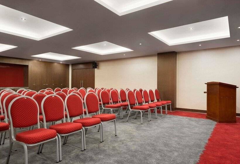 בית מלון כפרי Ramada Encore By Wyndham Eskisehir