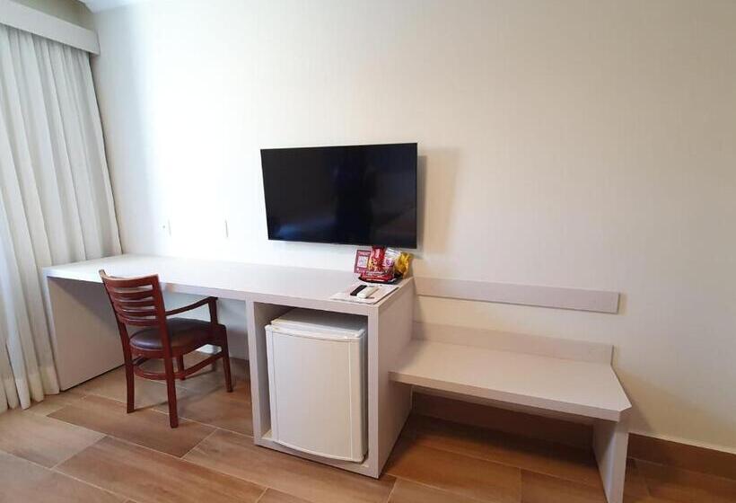 ホテル Vinhedo Plaza