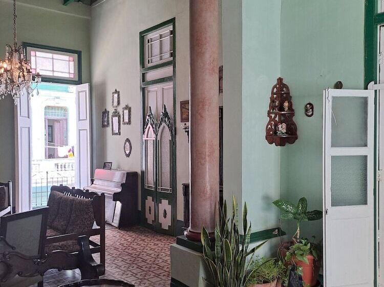 هتل Casa Miriam Hostal Colonial