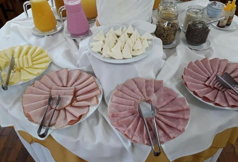 Mova Hotel D Oeste Localizado Em Frente A Praça Principal Da Cidade, Na área Central Pé Na Praça