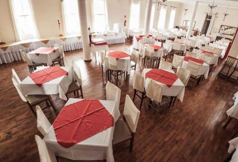 Mova Hotel D Oeste Localizado Em Frente A Praça Principal Da Cidade, Na área Central Pé Na Praça