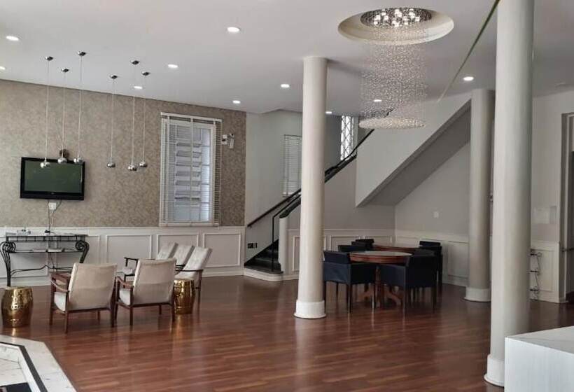 Mova Hotel D Oeste Localizado Em Frente A Praça Principal Da Cidade, Na área Central Pé Na Praça