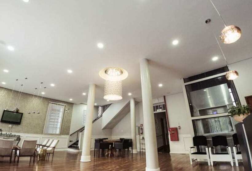 Mova Hotel D Oeste Localizado Em Frente A Praça Principal Da Cidade, Na área Central Pé Na Praça