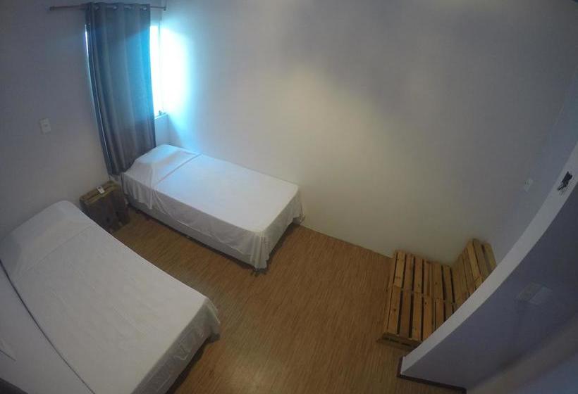 Отель Local Hostel Manaus