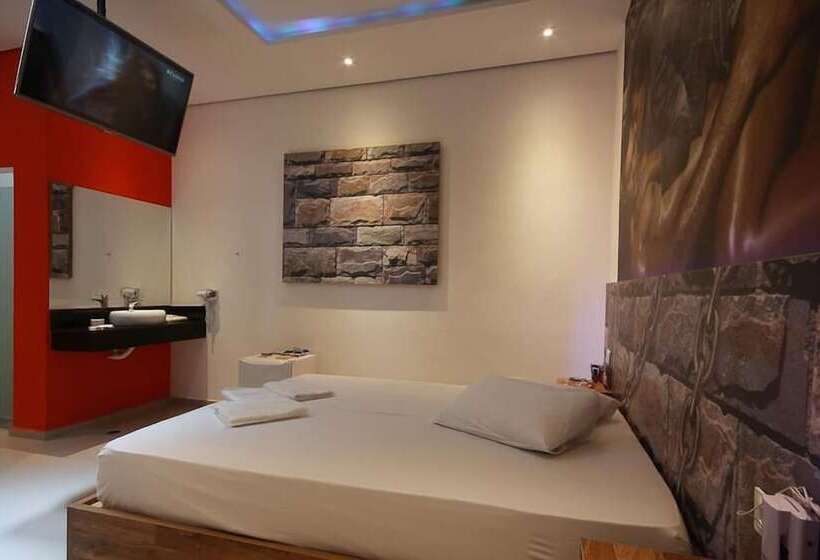 Liverpool Hotel & Motel